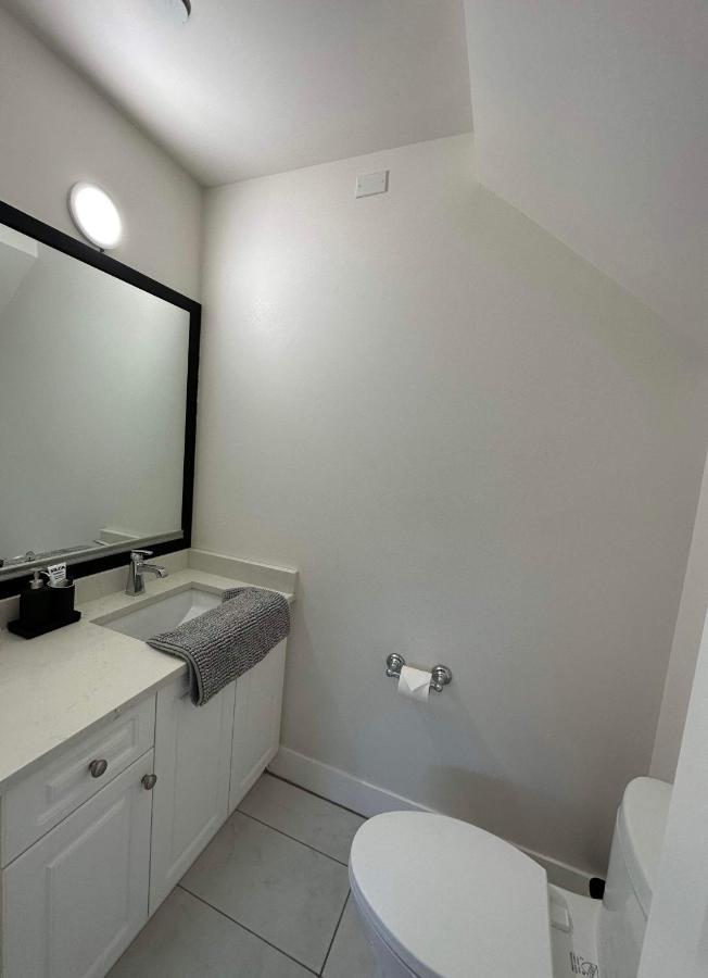 2Br 1.5Ba Full Kitchen Private Guest House - Free Parking - Central Location Vancouver Eksteriør bilde